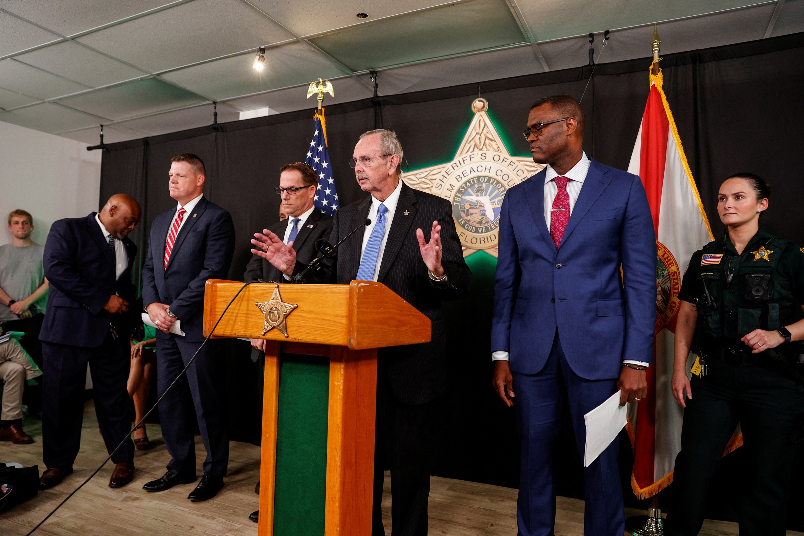 Nhiều tình tiết mới trong vụ mưu sát ông Trump tại sân golf Florida- Ảnh 1. Nhiều tình tiết mới trong vụ mưu sát ông Trump tại sân golf Florida- Ảnh 1.