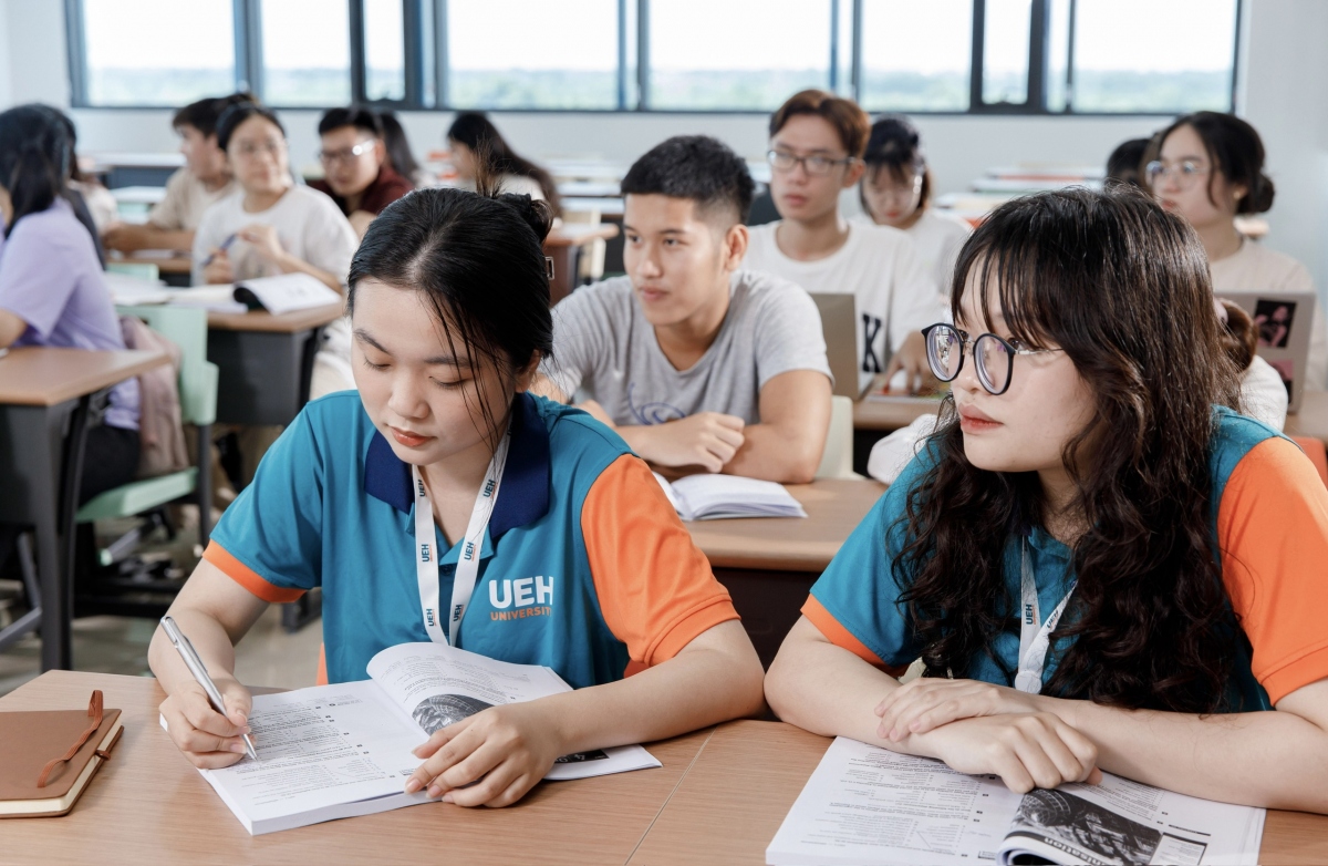 nhiều trường đại học ở tp.hcm hỗ trợ sinh viên bị ảnh hưởng từ cơn bão số 3 hình ảnh 1 nhieu truong dai hoc o tp.hcm ho tro sinh vien bi anh huong tu con bao so 3 hinh anh 1