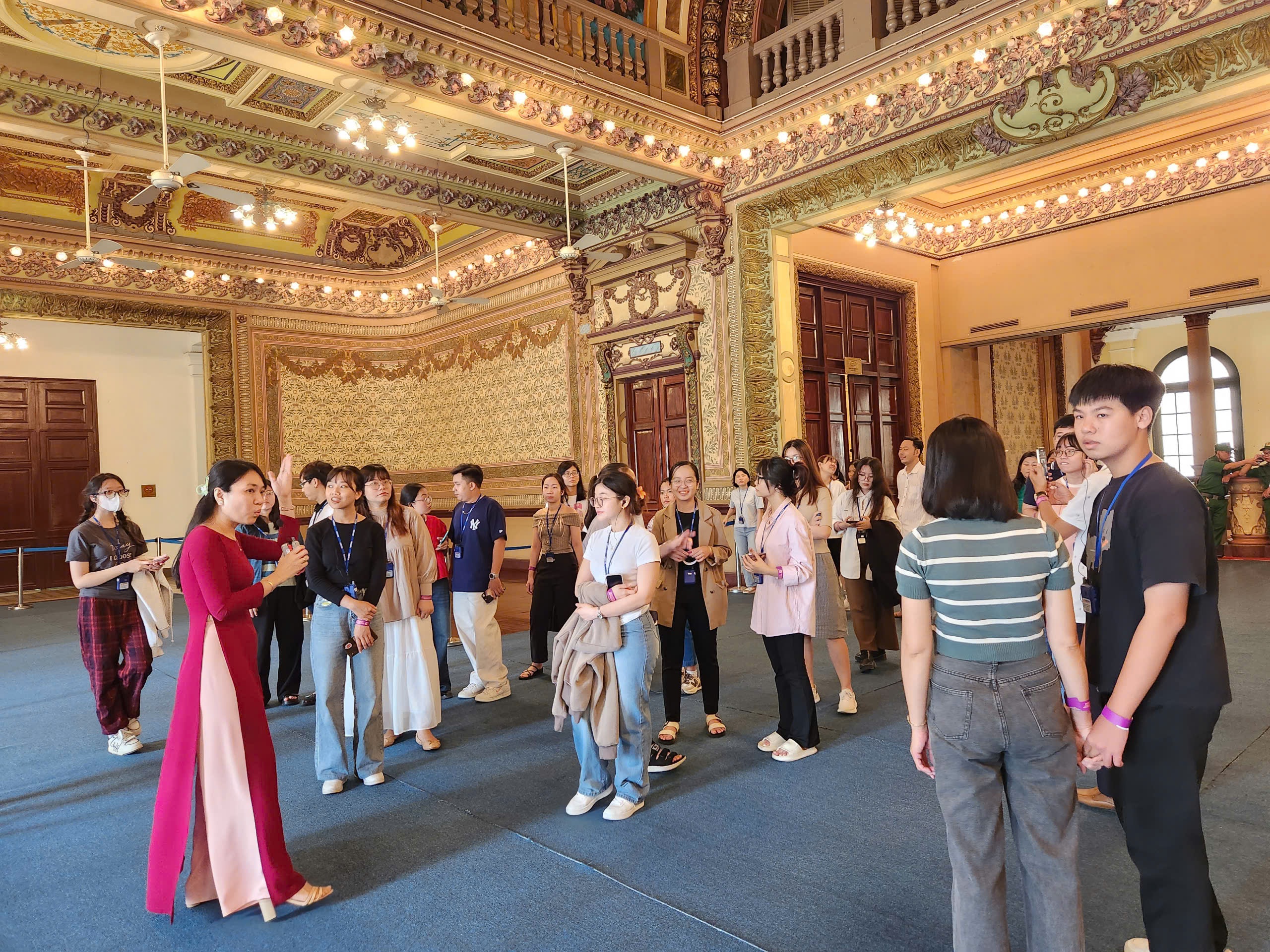 Vì sao TP HCM tạm ngưng tour tham quan trụ sở HĐND - UBND TP HCM?- Ảnh 1. Vì sao TP HCM tạm ngưng tour tham quan trụ sở HĐND - UBND TP HCM?- Ảnh 1.