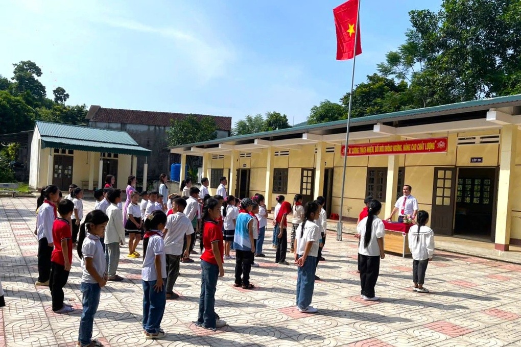 Niềm vui ngày khai giảng ở ngôi trường mang tên Dân trí - 1 Niềm vui ngày khai giảng ở ngôi trường mang tên Dân trí - 1