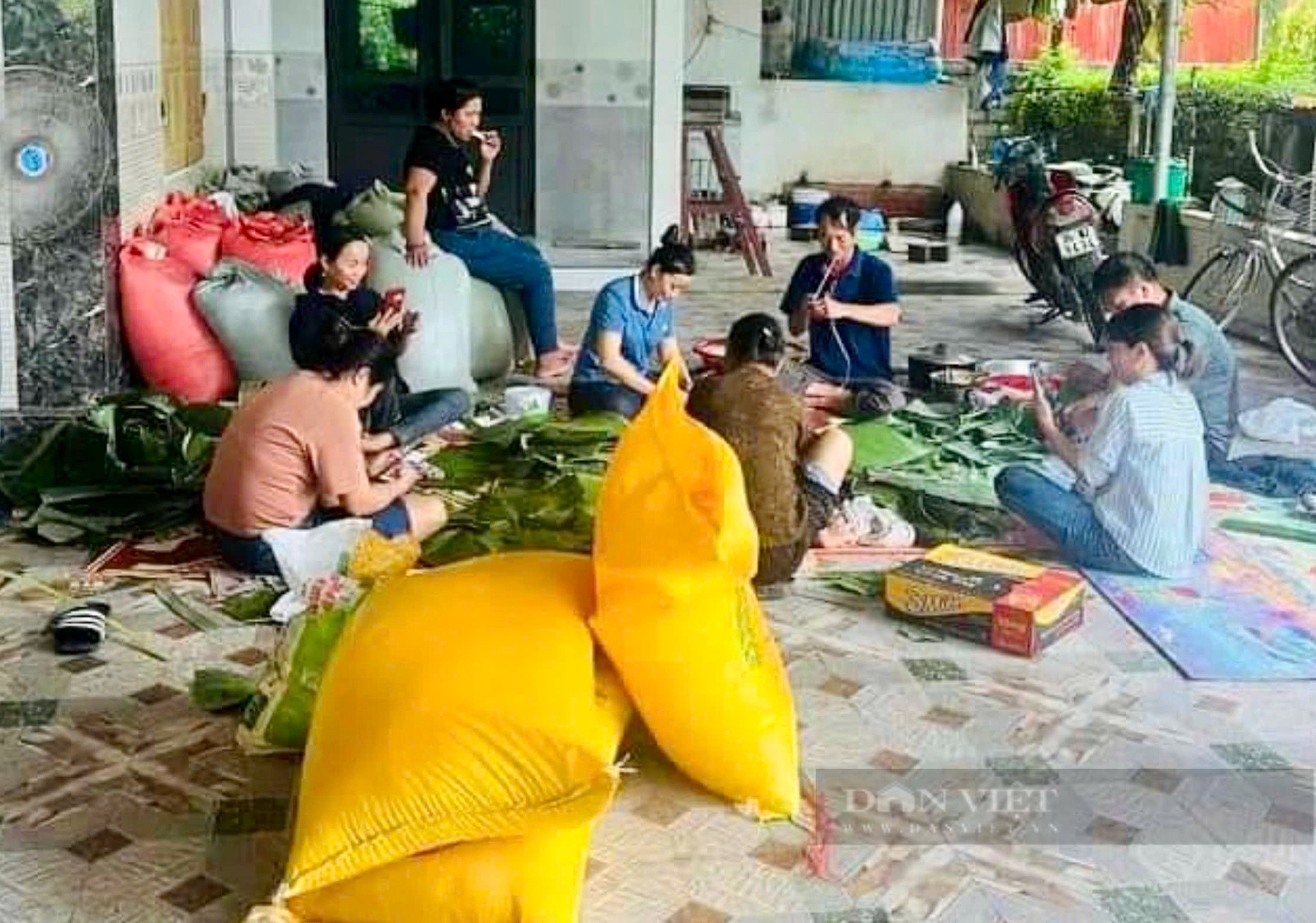 Thanh Hoá: Nông dân Nông Cống nấu 1.000 bánh chưng gửi tâm lũ phía Bắc- Ảnh 1. Thanh Hoá: Nông dân Nông Cống nấu 1.000 bánh chưng gửi tâm lũ phía Bắc- Ảnh 1.
