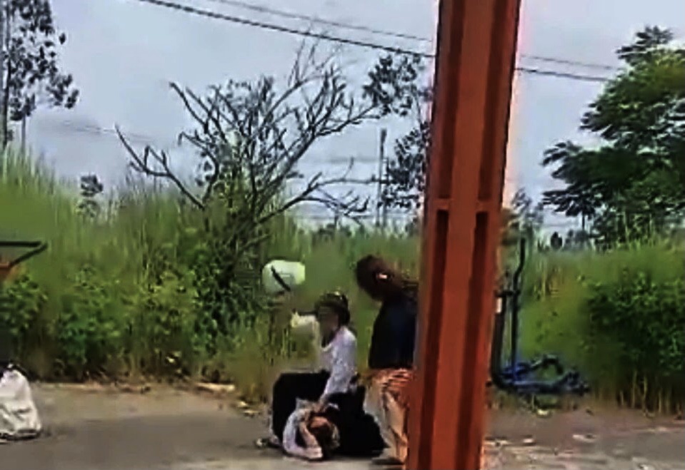 Nữ sinh lớp 7 bị bạn 'đánh hội đồng' nhập viện- Ảnh 1. Nữ sinh lớp 7 bị bạn 'đánh hội đồng' nhập viện- Ảnh 1.