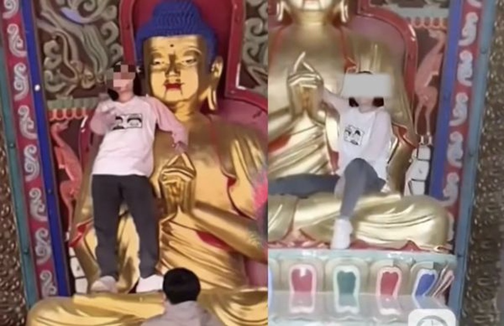 Phẫn nộ nữ du khách trèo lên tượng Phật, yêu cầu mọi người quỳ xuống - 1 Phẫn nộ nữ du khách trèo lên tượng Phật, yêu cầu mọi người quỳ xuống - 1