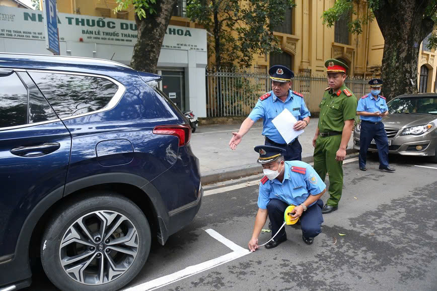 Hà Nội: Phạt hơn 500 điểm trông giữ xe vi phạm- Ảnh 1. Hà Nội: Phạt hơn 500 điểm trông giữ xe vi phạm- Ảnh 1.