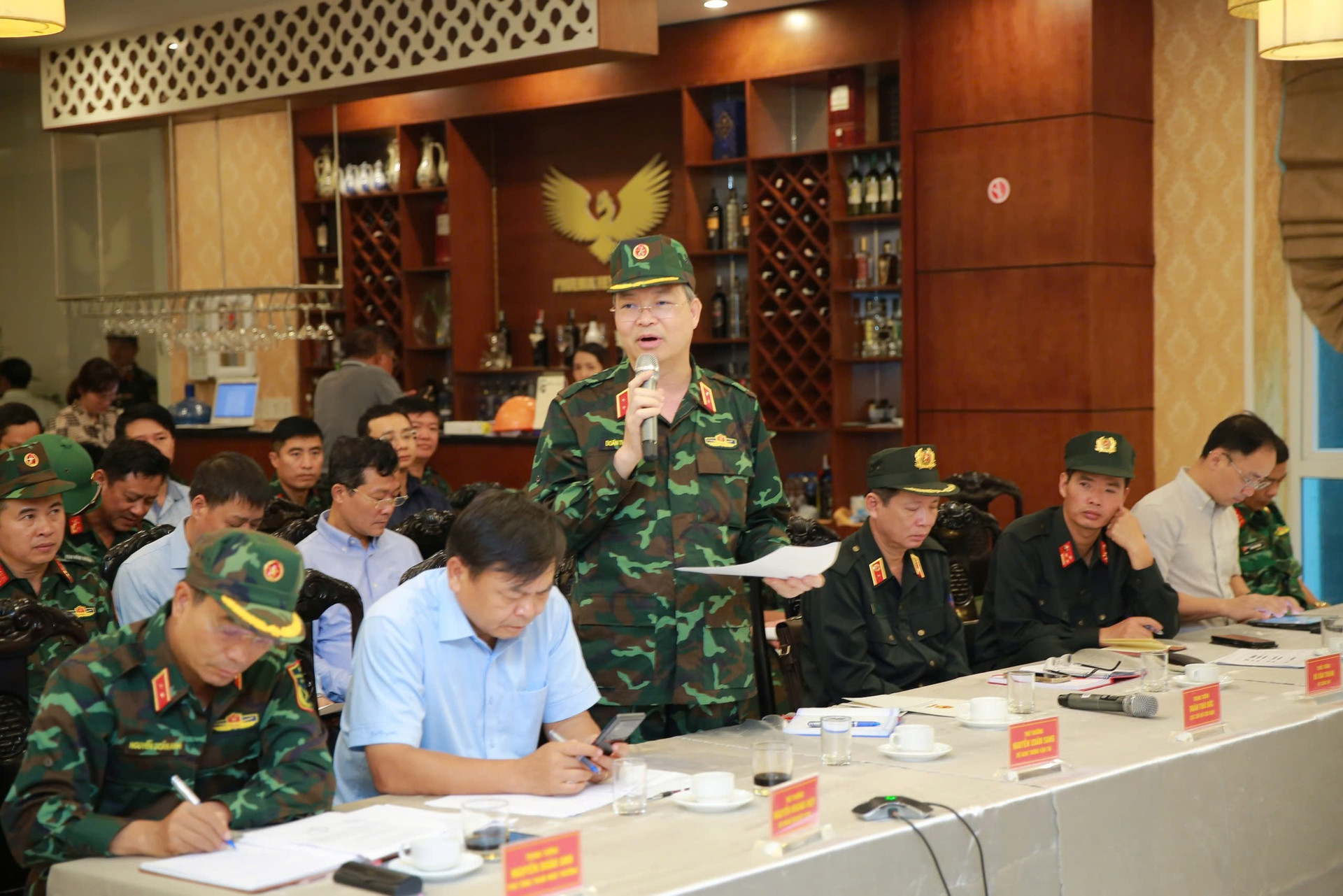 Phó Thủ tướng Trần Hồng Hà chủ trì cuộc họp Sở Chỉ huy tiền phương ngay khi bão số 3 đổ bộ vào đất liền- Ảnh 3. Phó Thủ tướng Trần Hồng Hà chủ trì cuộc họp Sở Chỉ huy tiền phương ngay khi bão số 3 đổ bộ vào đất liền- Ảnh 3.