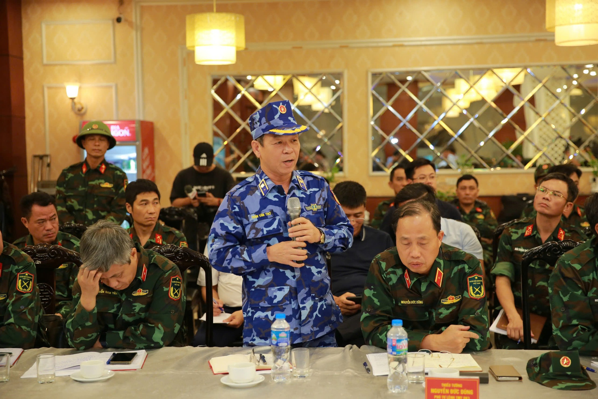 Phó Thủ tướng Trần Hồng Hà chủ trì cuộc họp Sở Chỉ huy tiền phương ngay khi bão số 3 đổ bộ vào đất liền- Ảnh 5. Phó Thủ tướng Trần Hồng Hà chủ trì cuộc họp Sở Chỉ huy tiền phương ngay khi bão số 3 đổ bộ vào đất liền- Ảnh 5.