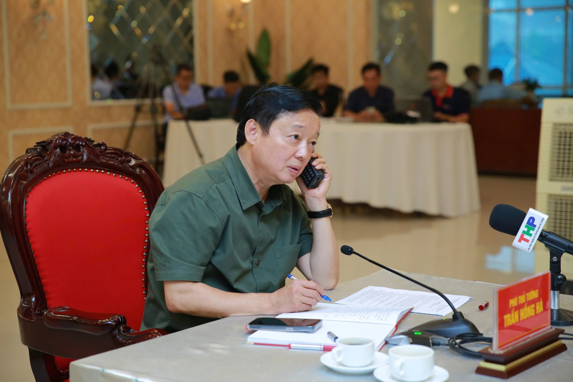 Phó Thủ tướng Trần Hồng Hà chủ trì cuộc họp Sở Chỉ huy tiền phương ngay khi bão số 3 đổ bộ vào đất liền- Ảnh 1. Phó Thủ tướng Trần Hồng Hà chủ trì cuộc họp Sở Chỉ huy tiền phương ngay khi bão số 3 đổ bộ vào đất liền- Ảnh 1.