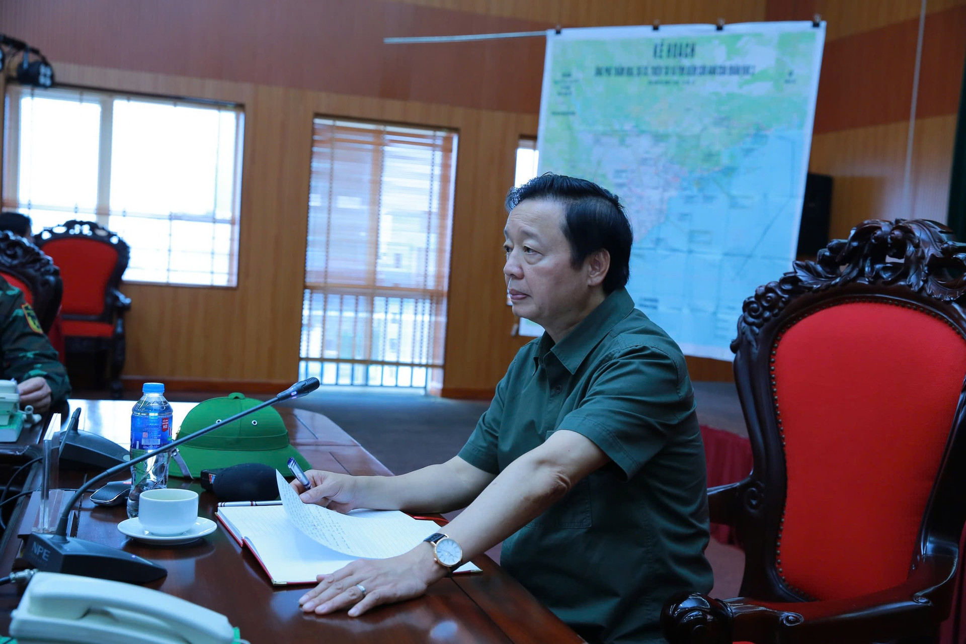 Phó Thủ tướng Trần Hồng Hà họp tại Sở Chỉ huy tiền phương phòng, chống bão số 3- Ảnh 1. Phó Thủ tướng Trần Hồng Hà họp tại Sở Chỉ huy tiền phương phòng, chống bão số 3- Ảnh 1.