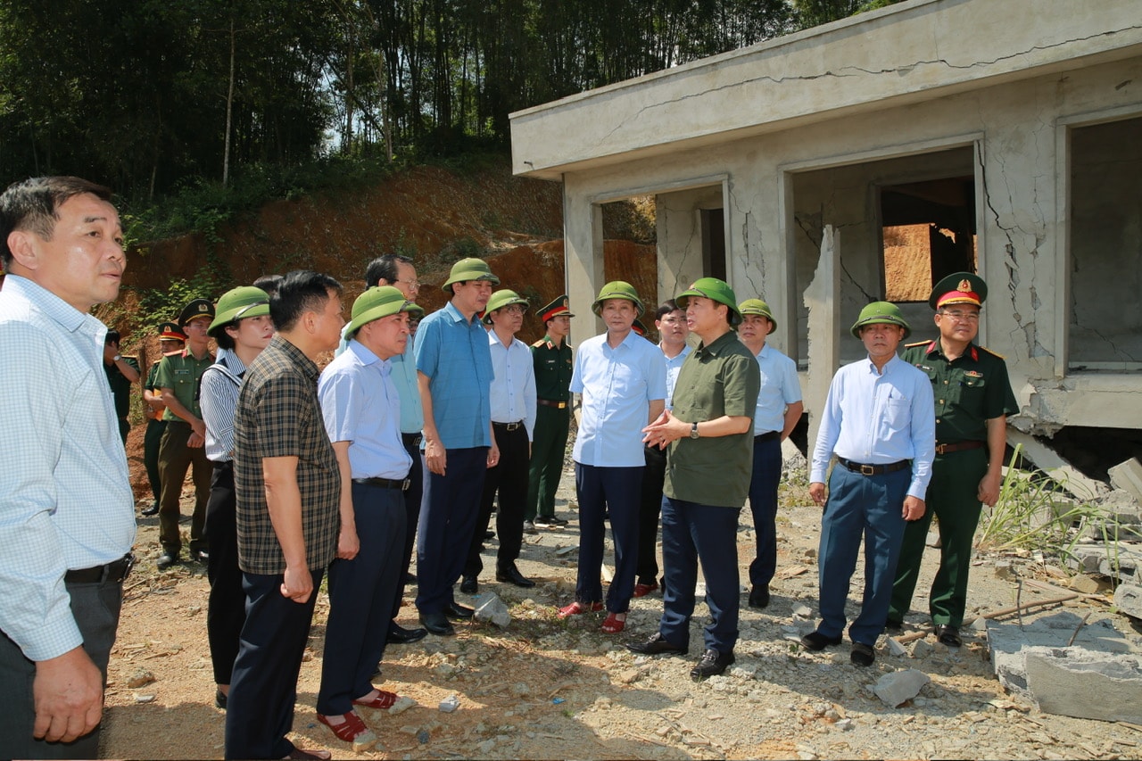 Phó Thủ tướng Trần Hồng Hà yêu cầu Thanh Hoá khẩn trương khôi phục hạ tầng xã hội thiết yếu bị ảnh hưởng bởi bão, lũ- Ảnh 1. Phó Thủ tướng Trần Hồng Hà yêu cầu Thanh Hoá khẩn trương khôi phục hạ tầng xã hội thiết yếu bị ảnh hưởng bởi bão, lũ- Ảnh 1.