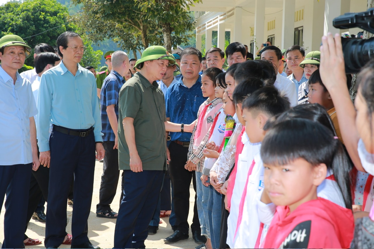 Phó Thủ tướng Trần Hồng Hà yêu cầu Thanh Hoá khẩn trương khôi phục hạ tầng xã hội thiết yếu bị ảnh hưởng bởi bão, lũ- Ảnh 2. Phó Thủ tướng Trần Hồng Hà yêu cầu Thanh Hoá khẩn trương khôi phục hạ tầng xã hội thiết yếu bị ảnh hưởng bởi bão, lũ- Ảnh 2.