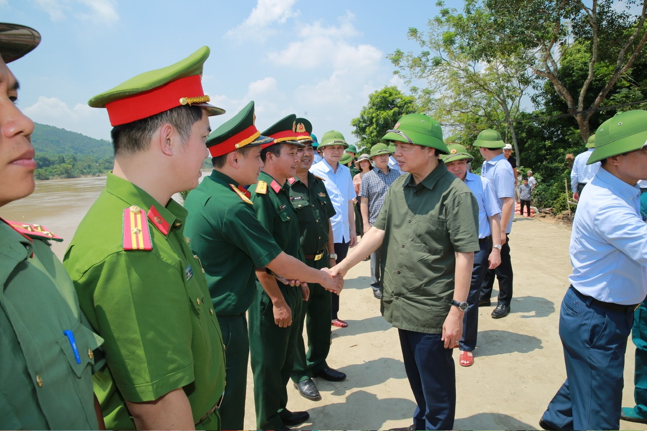Phó Thủ tướng Trần Hồng Hà yêu cầu Thanh Hoá khẩn trương khôi phục hạ tầng xã hội thiết yếu bị ảnh hưởng bởi bão, lũ- Ảnh 5. Phó Thủ tướng Trần Hồng Hà yêu cầu Thanh Hoá khẩn trương khôi phục hạ tầng xã hội thiết yếu bị ảnh hưởng bởi bão, lũ- Ảnh 5.