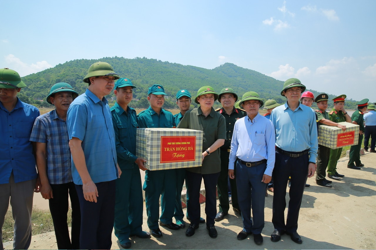 Phó Thủ tướng Trần Hồng Hà yêu cầu Thanh Hoá khẩn trương khôi phục hạ tầng xã hội thiết yếu bị ảnh hưởng bởi bão, lũ- Ảnh 6. Phó Thủ tướng Trần Hồng Hà yêu cầu Thanh Hoá khẩn trương khôi phục hạ tầng xã hội thiết yếu bị ảnh hưởng bởi bão, lũ- Ảnh 6.