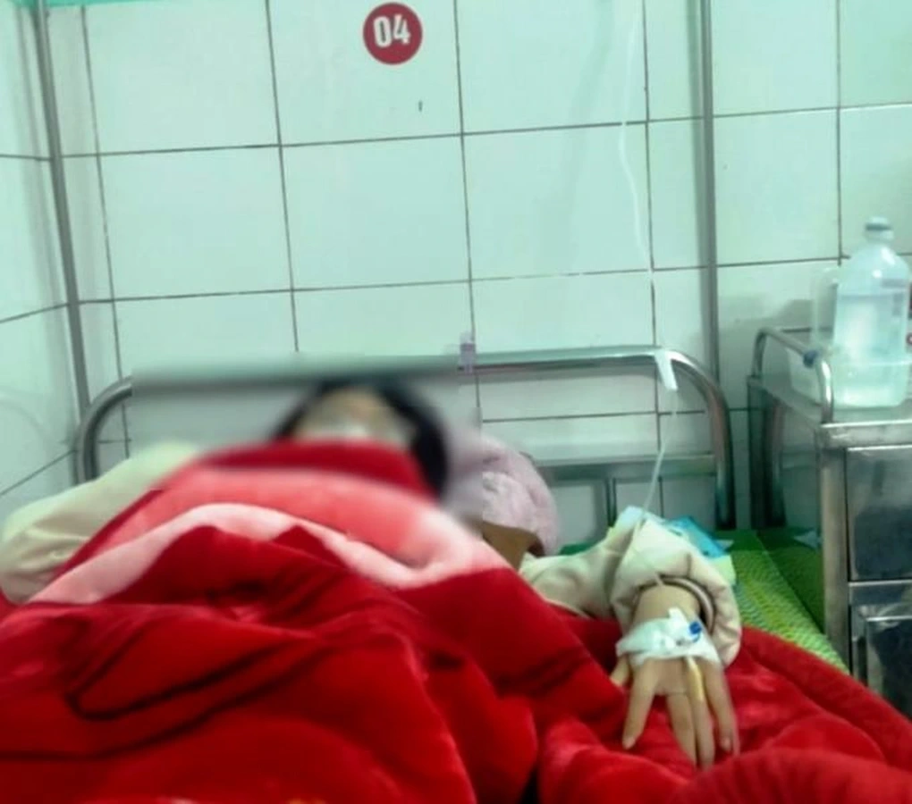 Phụ huynh cầm nắm đấm lao vào trường: Bảo vệ, giáo viên đứng đó, bất lực? - 3 Phụ huynh cầm nắm đấm lao vào trường: Bảo vệ, giáo viên đứng đó, bất lực? - 3