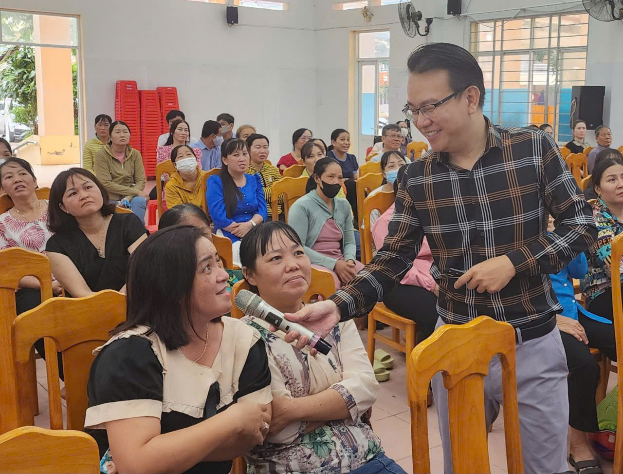 Phụ huynh học cách làm bạn để chọn nghề cùng con - Ảnh 1. Phụ huynh học cách làm bạn để chọn nghề cùng con - Ảnh 1.