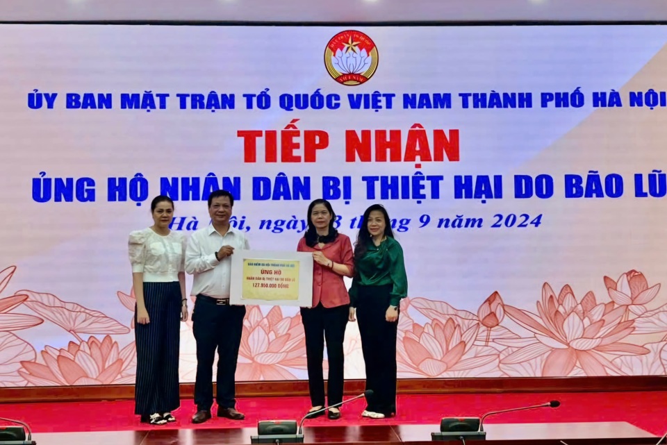 Lãnh đạo Ủy ban Mặt trận Tổ quốc Việt Nam TP tiếp nhận ủng hộ Nhân dân bị thiệt hại do bão lũ từ các cơ quan, tổ chức, cá nhân trong ngày 13/9