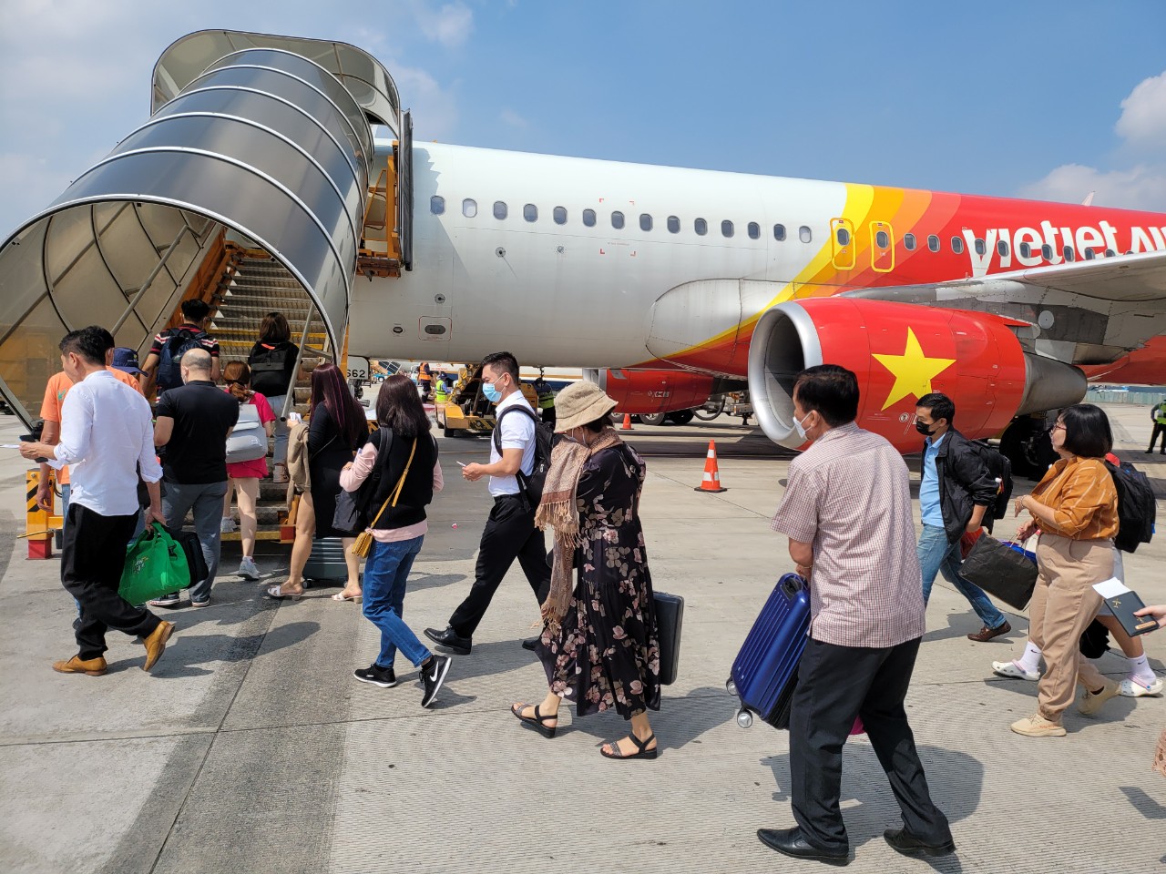 Siết trách nhiệm quản lý giá dịch vụ hàng không- Ảnh 1. Siết trách nhiệm quản lý giá dịch vụ hàng không- Ảnh 1.