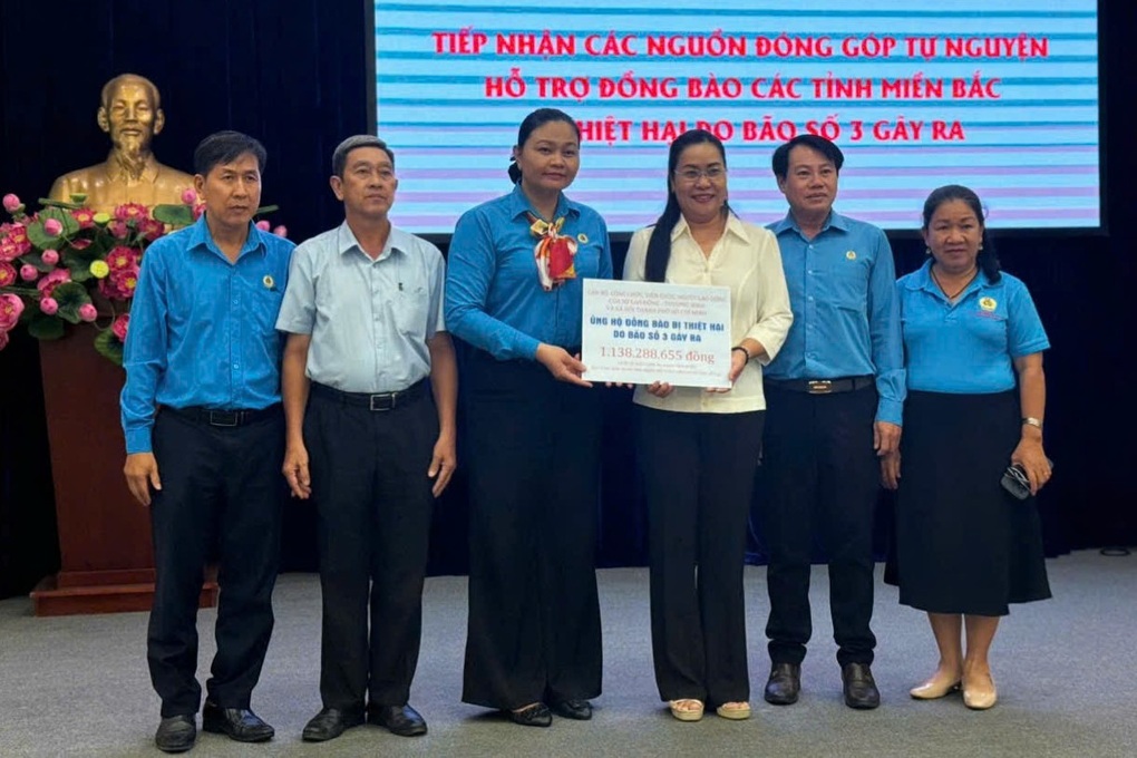 Sở LĐ-TBXH TPHCM ủng hộ đồng bào bị thiệt hại do bão lũ 1,1 tỷ đồng - 1 Sở LĐ-TBXH TPHCM ủng hộ đồng bào bị thiệt hại do bão lũ 1,1 tỷ đồng - 1