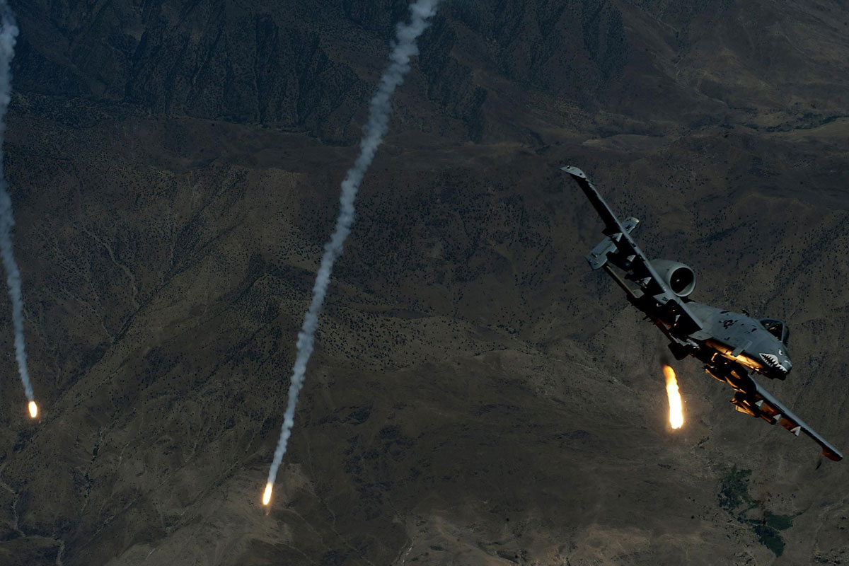 Sức mạnh đáng nể của “Lợn lòi” A-10 Thunderbolt II- Ảnh 2. Sức mạnh đáng nể của “Lợn lòi” A-10 Thunderbolt II- Ảnh 2.