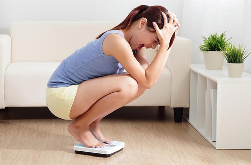 Việc tăng cân mất kiểm soát khiến nhiều người cảm thấy lo lắng và tự ti về ngoại hình ảnh hưởng đến chất lượng cuộc sống. Ảnh minh họa Việc tăng cân mất kiểm soát khiến nhiều người cảm thấy lo lắng và tự ti về ngoại hình ảnh hưởng đến chất lượng cuộc sống. Ảnh minh họa