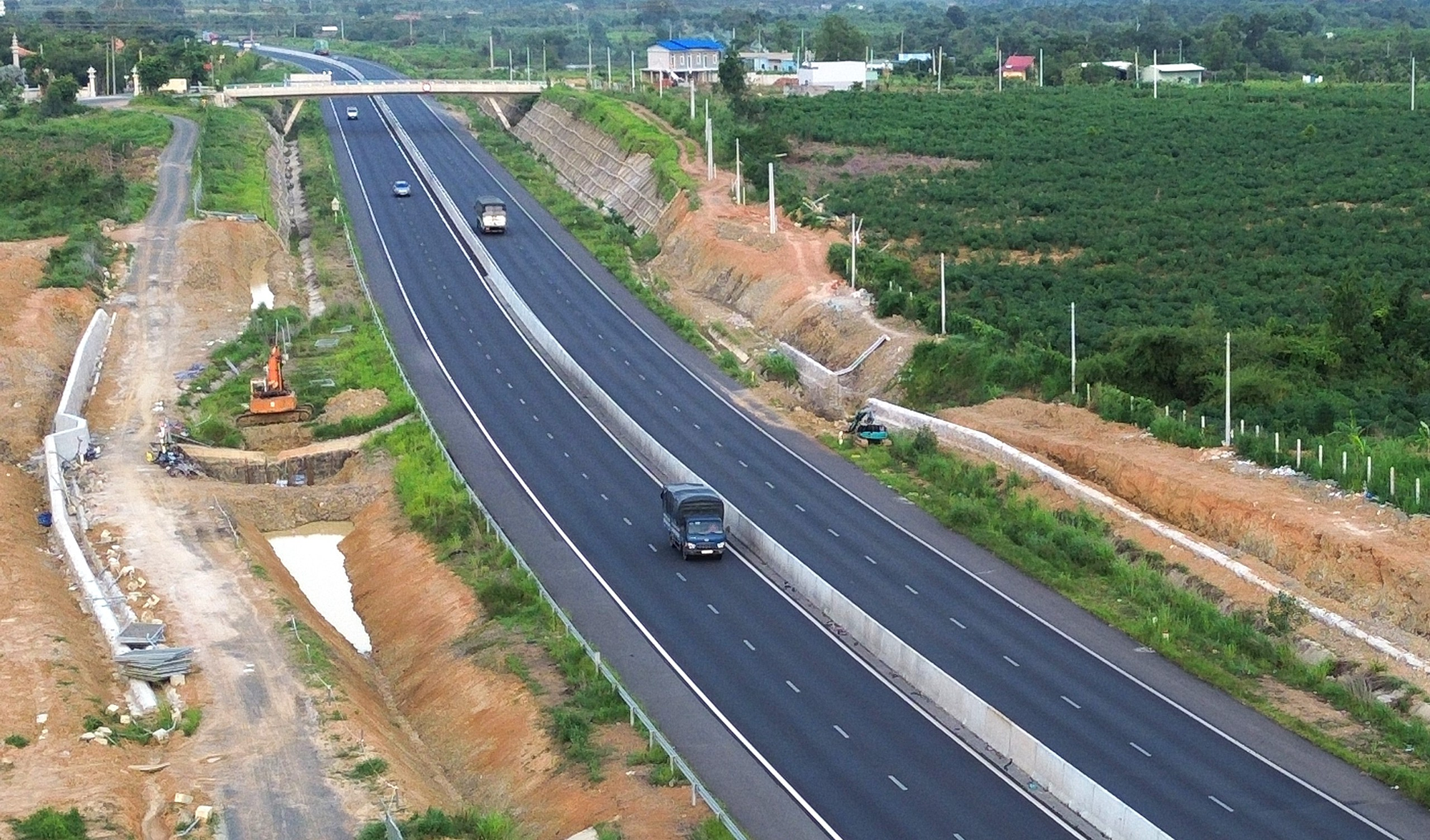 Mở không gian phát triển mới từ 3.000km cao tốc: Thành quả từ sự đột phá, quyết liệt- Ảnh 3. Mở không gian phát triển mới từ 3.000km cao tốc: Thành quả từ sự đột phá, quyết liệt- Ảnh 3.