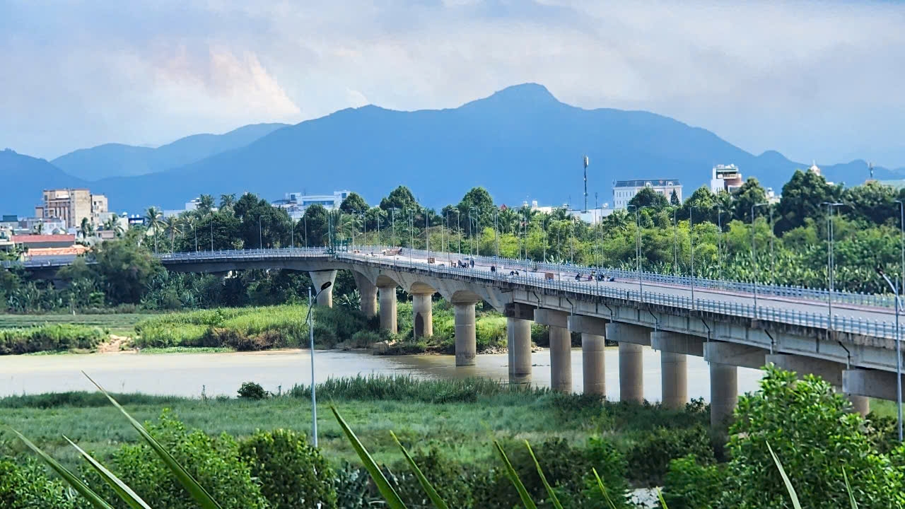 Thông xe qua cầu Trà Khúc 2 trên QL1 qua Quảng Ngãi- Ảnh 1. Thông xe qua cầu Trà Khúc 2 trên QL1 qua Quảng Ngãi- Ảnh 1.