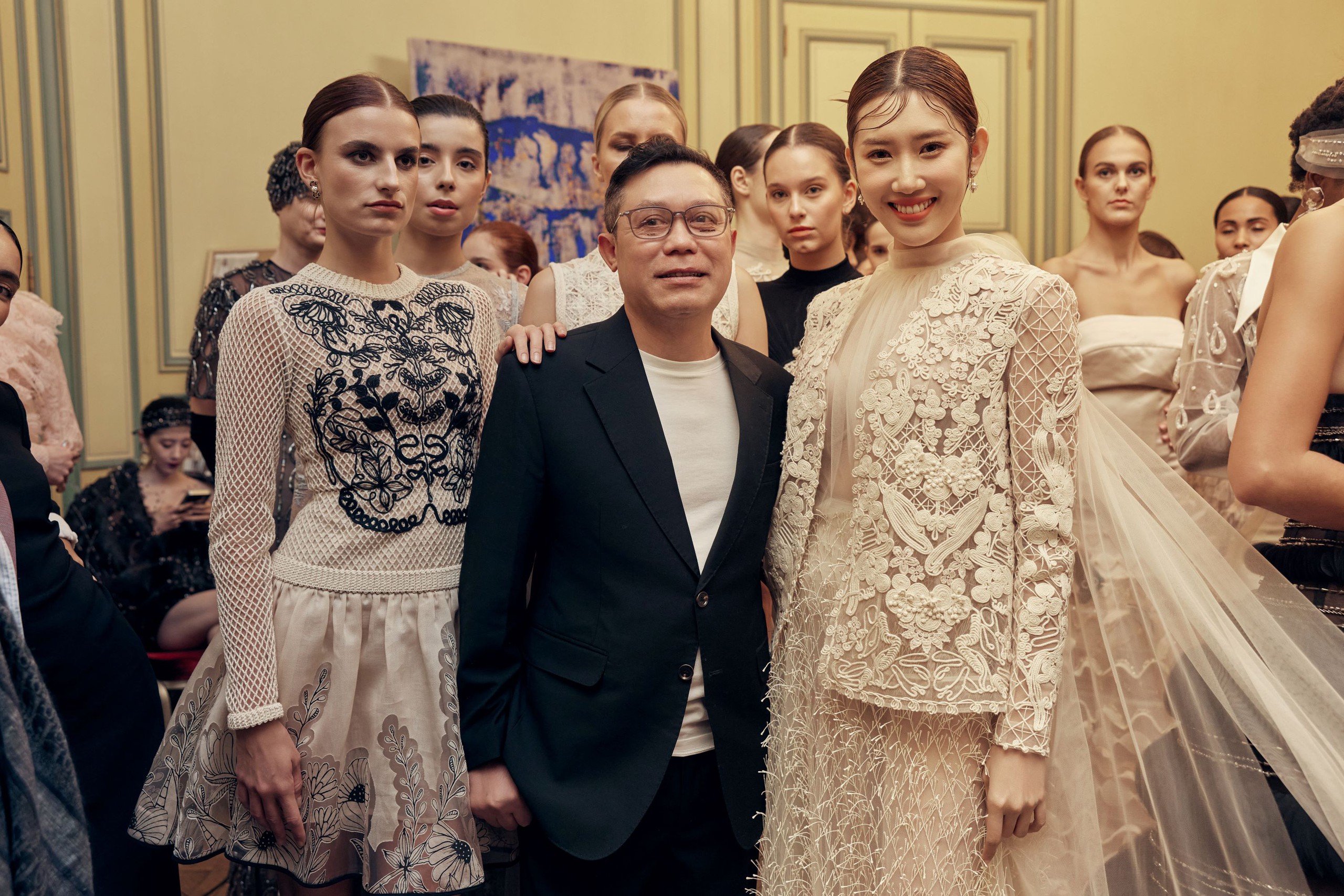 Thúy Ngân thần thái cuốn hút khi diễn vedette tại Tuần lễ thời trang Paris- Ảnh 7. Thúy Ngân thần thái cuốn hút khi diễn vedette tại Tuần lễ thời trang Paris- Ảnh 7.