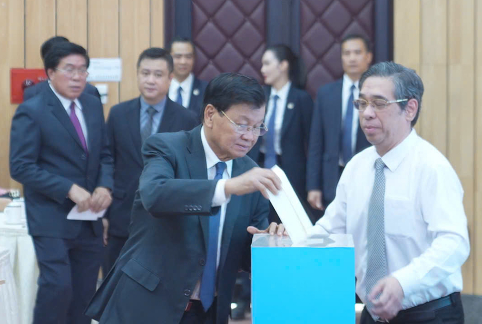 Tổng Bí thư, Chủ tịch nước Lào Thongloun Sisoulith ủng hộ đồng bào các tỉnh miền Bắc bị ảnh hưởng bão số 3.