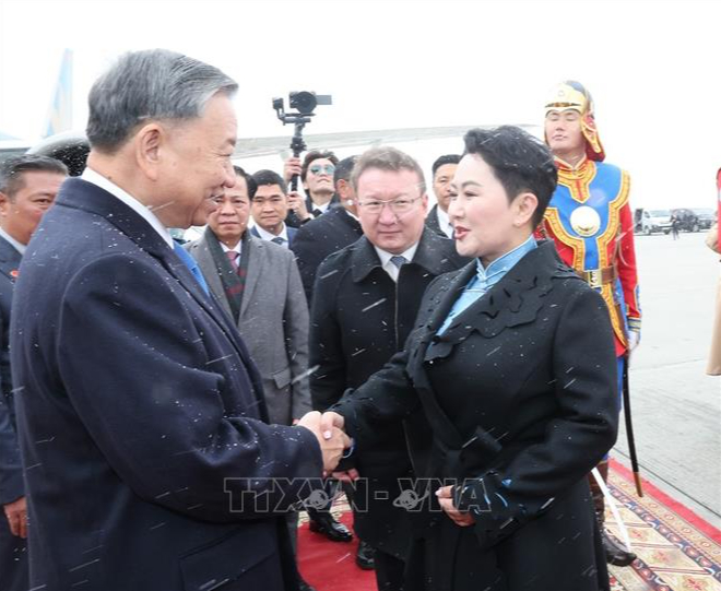 Tổng Bí thư, Chủ tịch nước Tô Lâm đến Thủ đô Ulan Bator, bắt đầu chuyến thăm Mông Cổ- Ảnh 1. Tổng Bí thư, Chủ tịch nước Tô Lâm đến Thủ đô Ulan Bator, bắt đầu chuyến thăm Mông Cổ- Ảnh 1.