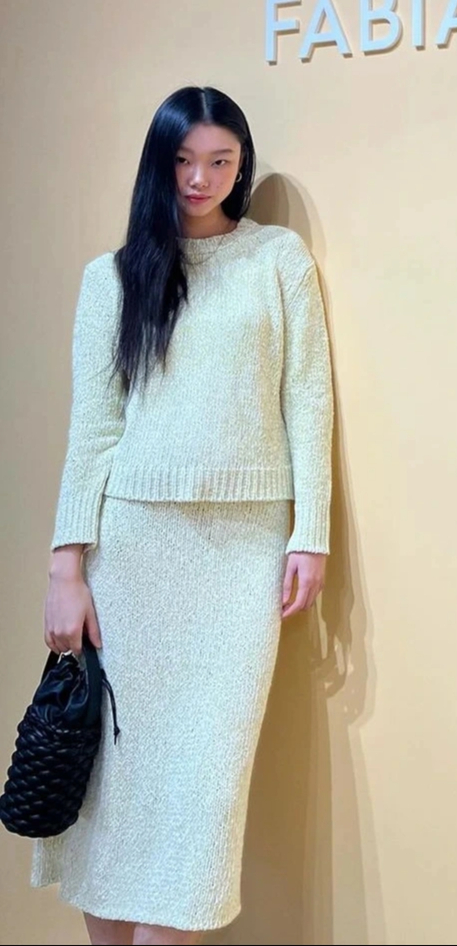 Trời vào thu, học ngay cách mặc đồ len từ các idol xứ kim chi- Ảnh 2. Trời vào thu, học ngay cách mặc đồ len từ các idol xứ kim chi- Ảnh 2.