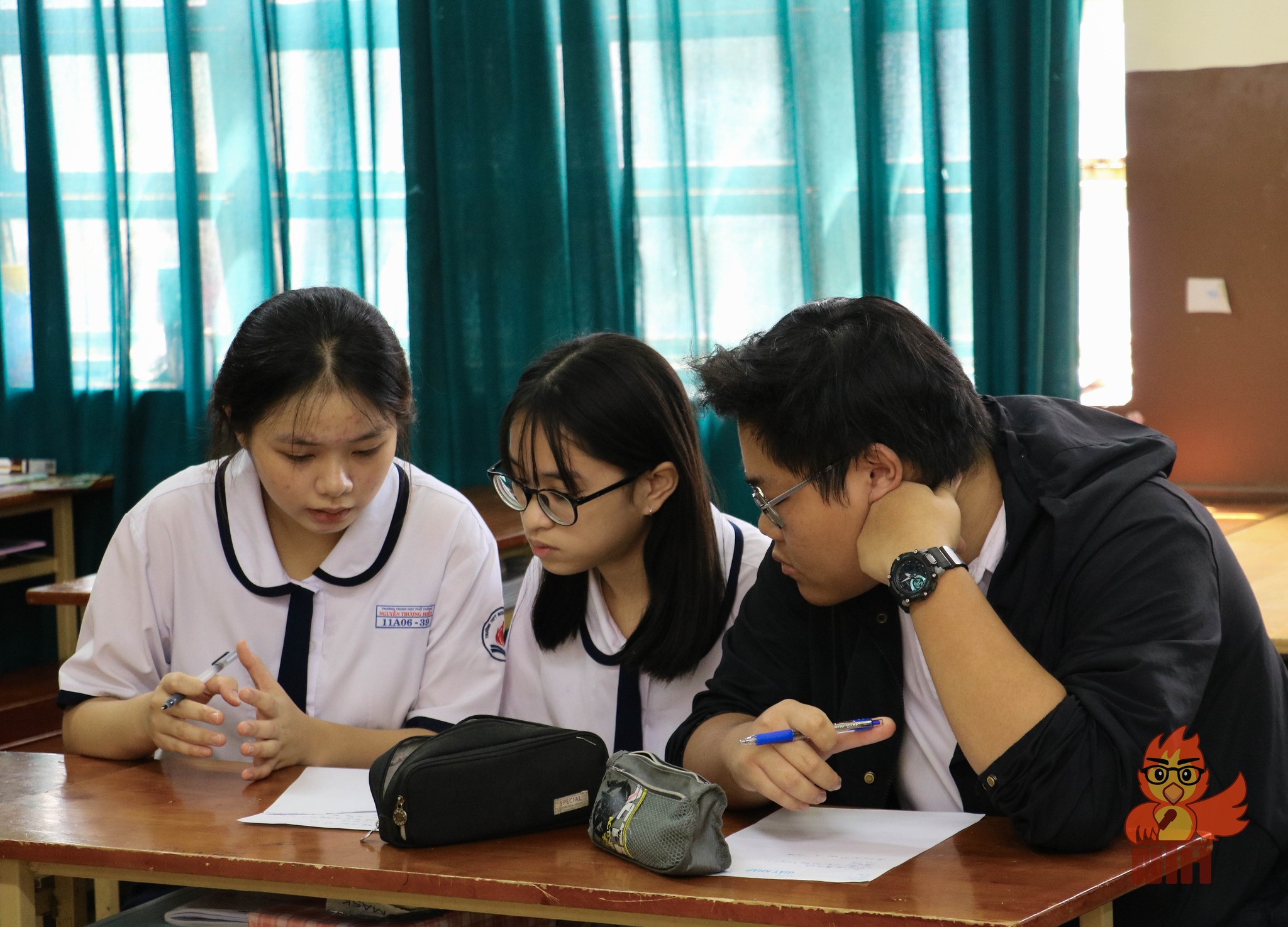 Trường THPT Nguyễn Thượng Hiền, TP.HCM cấm học sinh dùng điện thoại di động nhiều năm qua- Ảnh 1. Trường THPT Nguyễn Thượng Hiền, TP.HCM cấm học sinh dùng điện thoại di động nhiều năm qua- Ảnh 1.