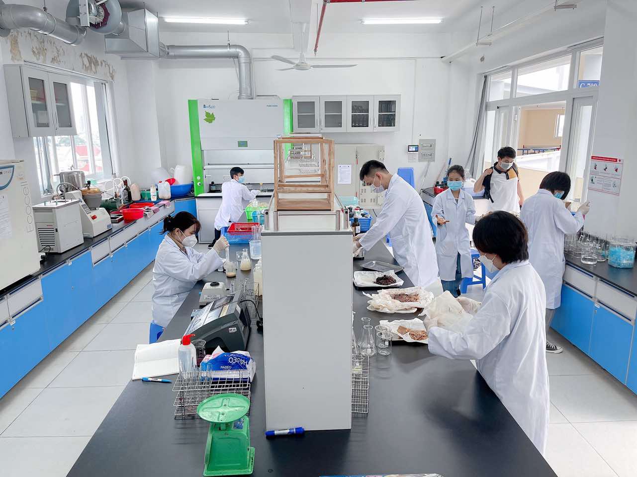 Trường đại học bắt buộc giảng viên học tiến sĩ- Ảnh 1. Trường đại học bắt buộc giảng viên học tiến sĩ- Ảnh 1.