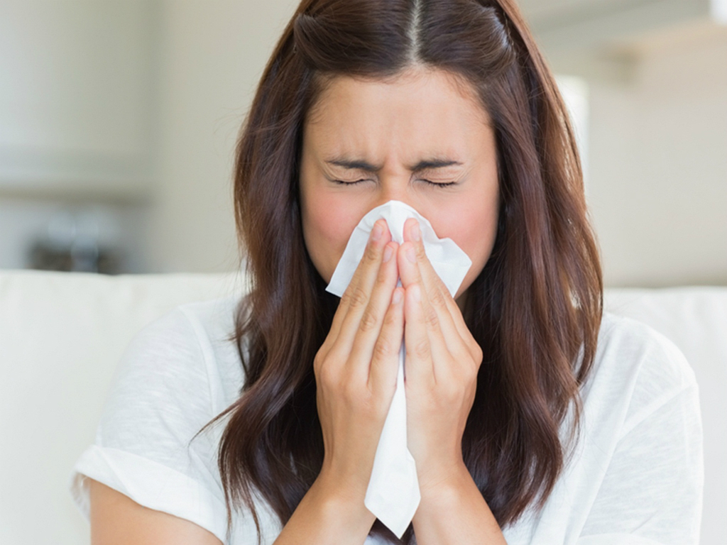 Thời tiết chuyển mùa, thay đổi bất thường, khiến nhiều người bị đau đầu, đau nửa đầu từ nhẹ đến dữ dội ảnh hưởng đến sức khỏe và sinh hoạt thường nhật. Thời tiết chuyển mùa, thay đổi bất thường, khiến nhiều người bị đau đầu, đau nửa đầu từ nhẹ đến dữ dội ảnh hưởng đến sức khỏe và sinh hoạt thường nhật.