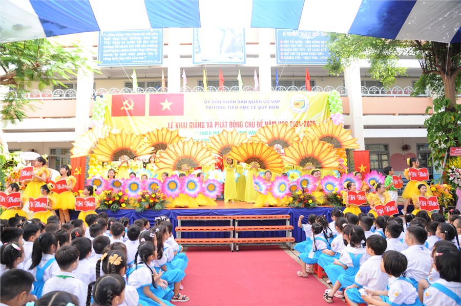 Xôn xao vụ trường học chỉ phát giấy khen cho học sinh ủng hộ bão lũ từ 100.000 đồng- Ảnh 1. Xôn xao vụ trường học chỉ phát giấy khen cho học sinh ủng hộ bão lũ từ 100.000 đồng- Ảnh 1.