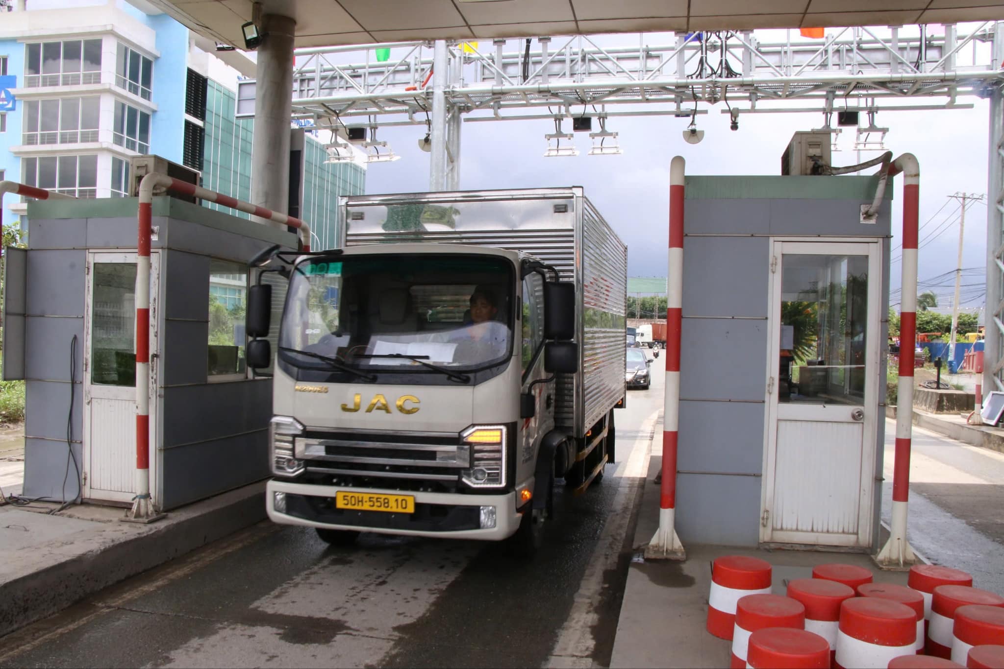 TP.HCM: Yêu cầu bảo đảm trật tự, an toàn giao thông tại BOT Phú Hữu- Ảnh 2. TP.HCM: Yêu cầu bảo đảm trật tự, an toàn giao thông tại BOT Phú Hữu- Ảnh 2.