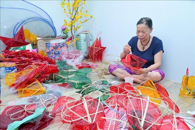Những người 'giữ hồn' cho lồng đèn truyền thống Những người 'giữ hồn' cho lồng đèn truyền thống