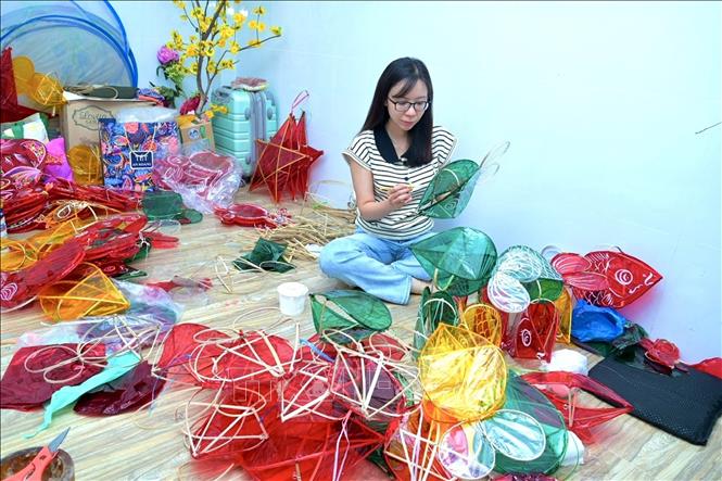 Những người 'giữ hồn' cho lồng đèn truyền thống Những người 'giữ hồn' cho lồng đèn truyền thống