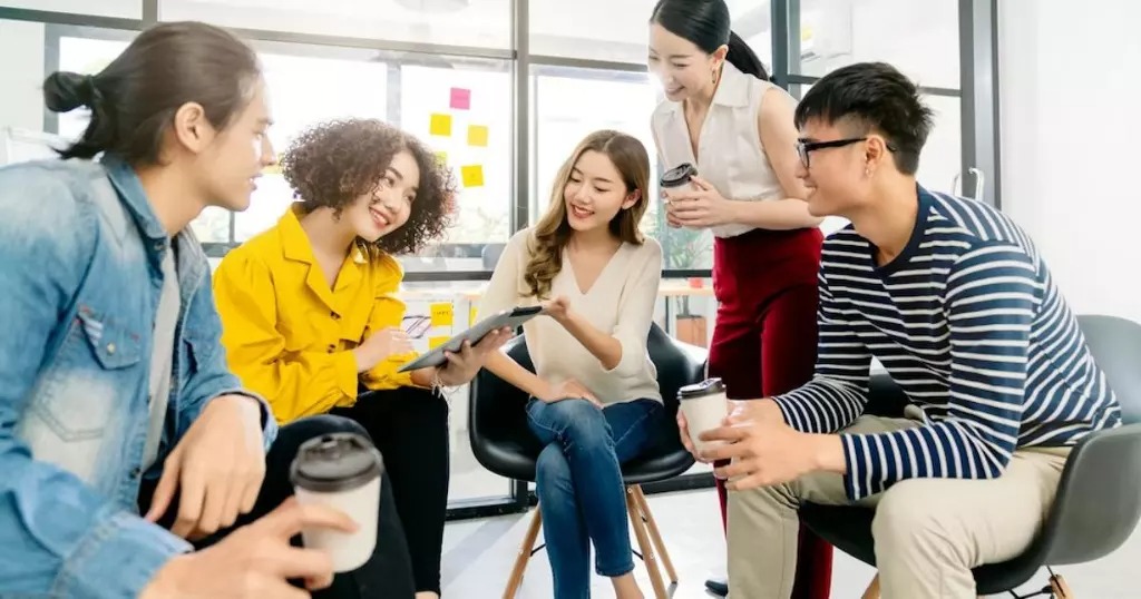 10 điều người EQ cao không làm khi nói chuyện với người khác- Ảnh 1. 10 điều người EQ cao không làm khi nói chuyện với người khác- Ảnh 1.