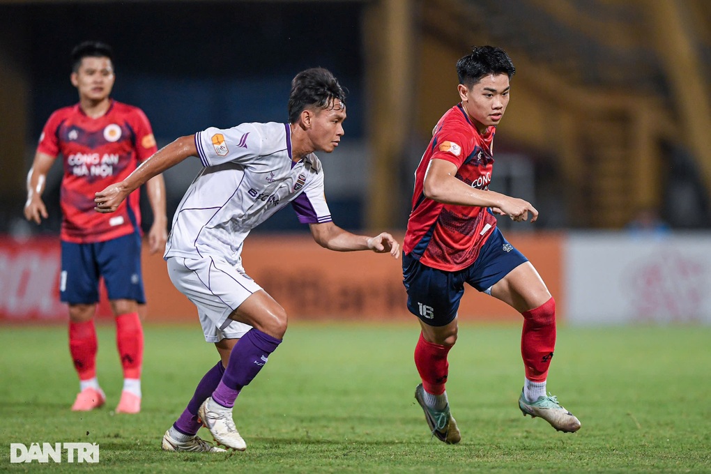 Đánh bại Bình Dương, CLB Công an Hà Nội thắng trận đầu tiên ở V-League - 4 Đánh bại Bình Dương, CLB Công an Hà Nội thắng trận đầu tiên ở V-League - 4