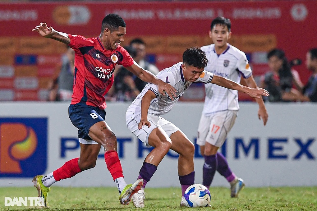 Đánh bại Bình Dương, CLB Công an Hà Nội thắng trận đầu tiên ở V-League - 5 Đánh bại Bình Dương, CLB Công an Hà Nội thắng trận đầu tiên ở V-League - 5