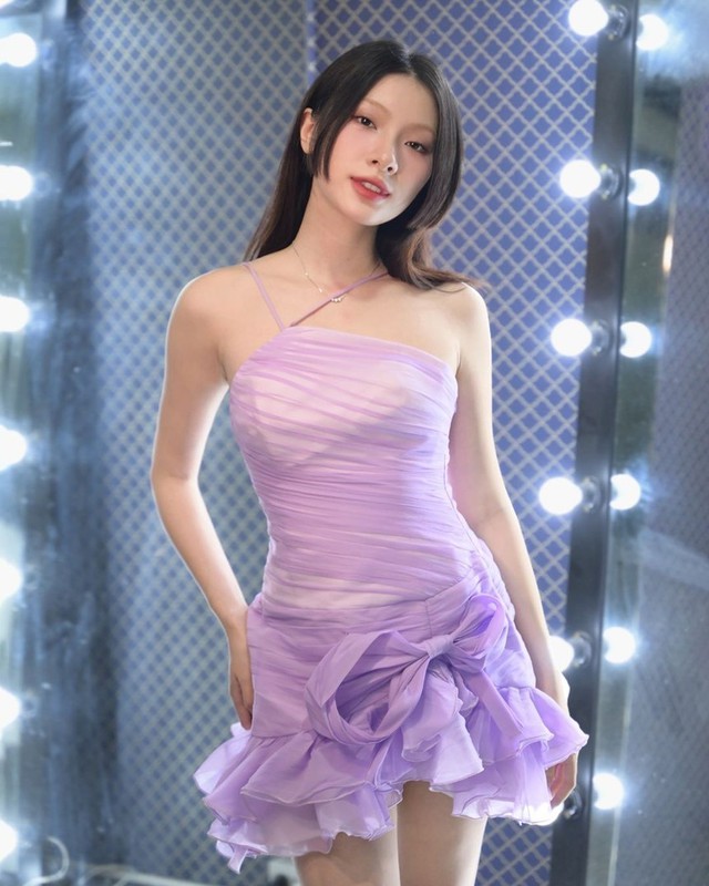 Lãng mạn với trang phục sắc tím mộng mơ- Ảnh 6. Lãng mạn với trang phục sắc tím mộng mơ- Ảnh 6.