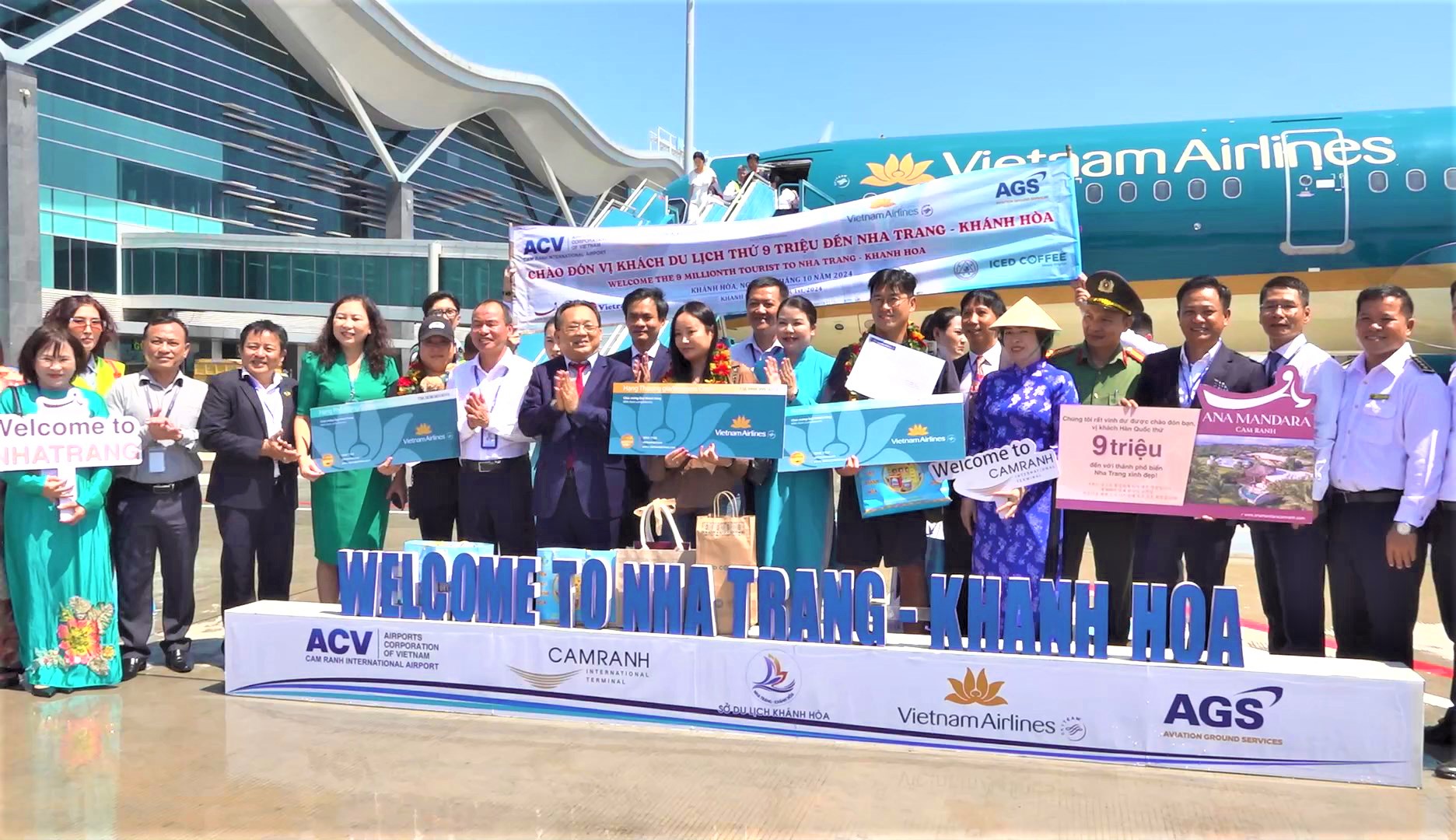 Khánh Hòa đón vị khách thứ 9 triệu trong ngày đầu tháng 10- Ảnh 2. Khánh Hòa đón vị khách thứ 9 triệu trong ngày đầu tháng 10- Ảnh 2.