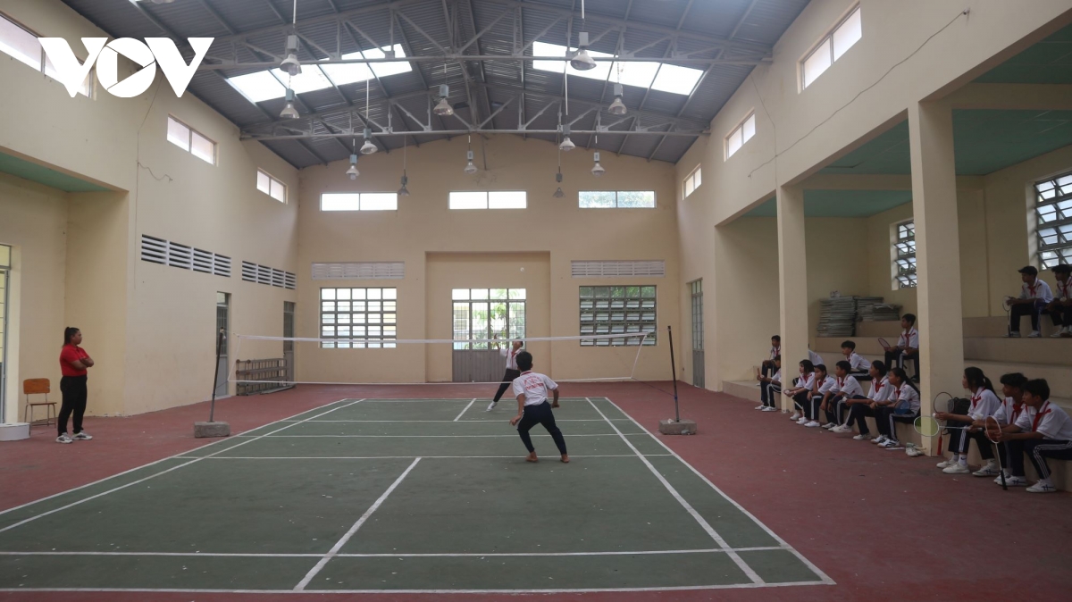 Để giáo dục vùng đồng bào dân tộc thiểu số không ngừng phát triển hình ảnh 3 De giao duc vung dong bao dan toc thieu so khong ngung phat trien hinh anh 3