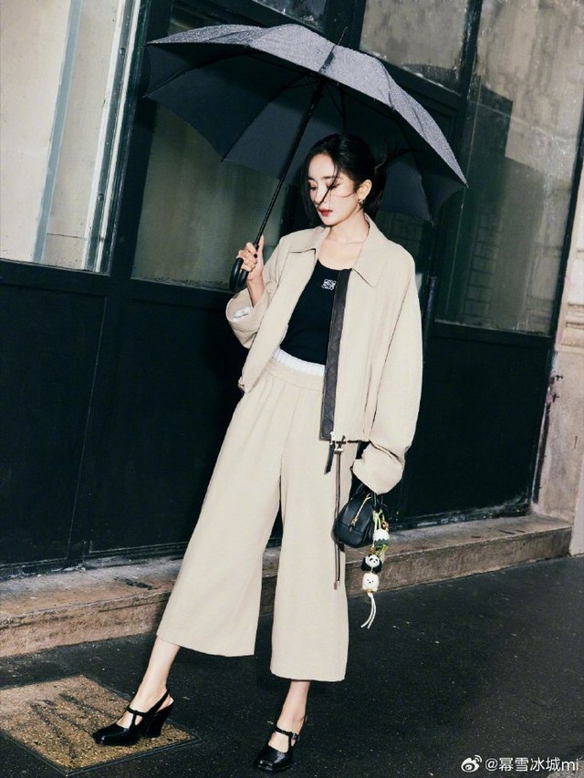 Diện quần tây đón thu như Dương Mịch, Shin Min Ah không lo dìm dáng- Ảnh 2. Diện quần tây đón thu như Dương Mịch, Shin Min Ah không lo dìm dáng- Ảnh 2.