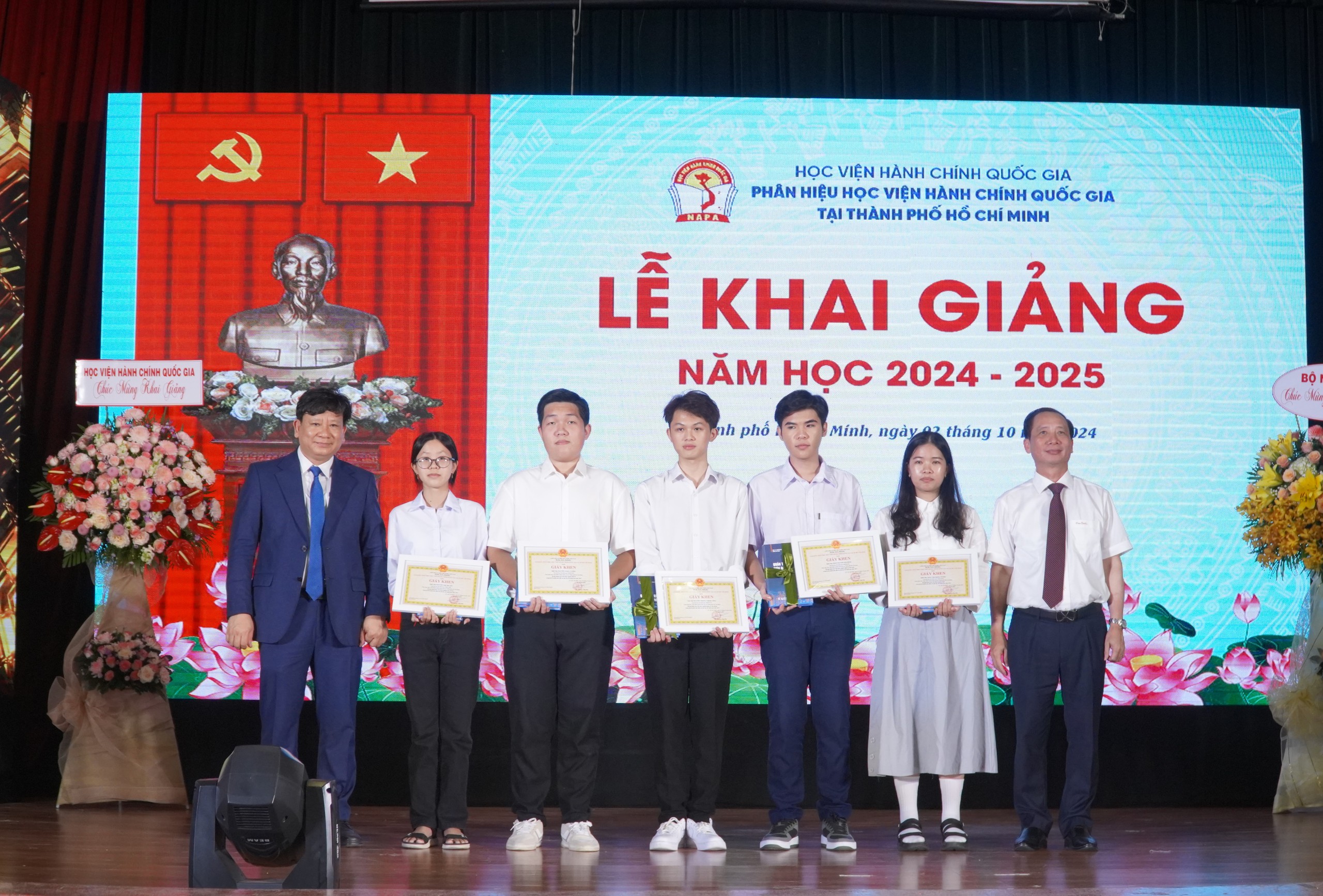 Sinh viên có thực lực tự khắc có sức thu hút- Ảnh 3. Sinh viên có thực lực tự khắc có sức thu hút- Ảnh 3.