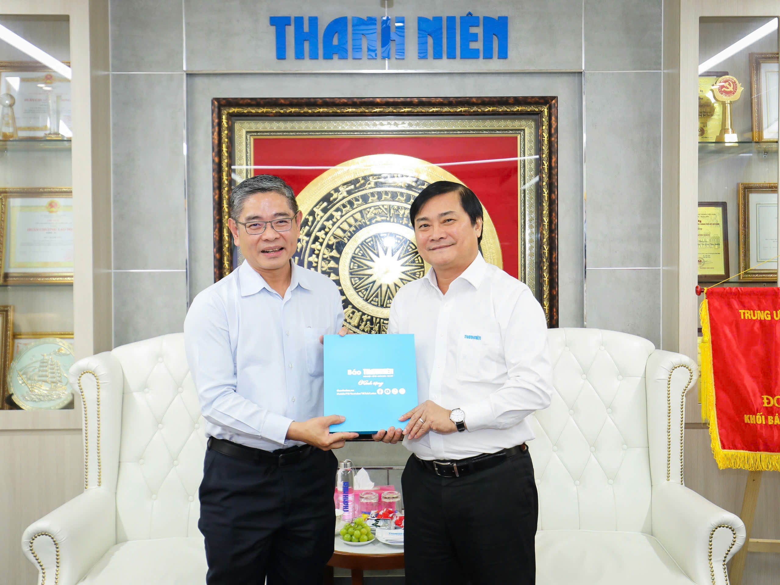 Tổng lãnh sự Singapore thăm Báo Thanh Niên- Ảnh 3. Tổng lãnh sự Singapore thăm Báo Thanh Niên- Ảnh 3.