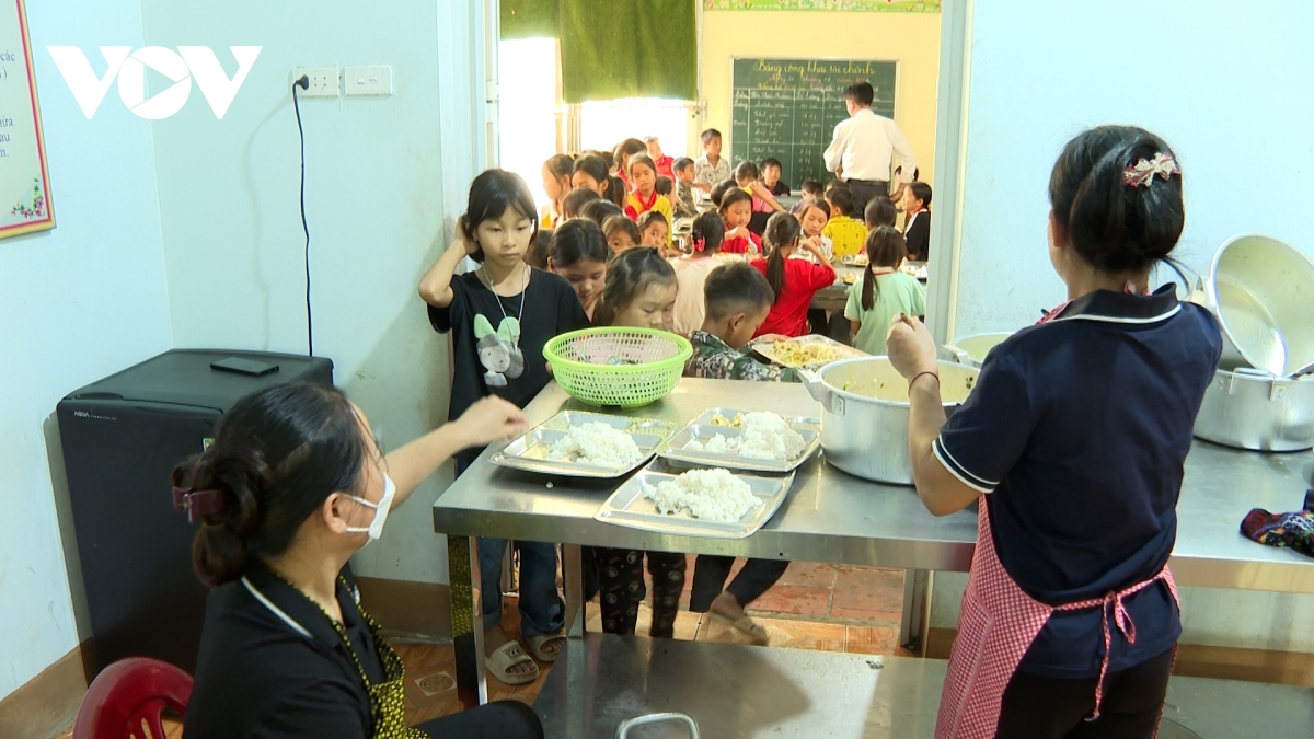 trường học ở bắc kạn loay hoay tổ chức ăn bán trú cho học sinh hình ảnh 2 truong hoc o bac kan loay hoay to chuc an ban tru cho hoc sinh hinh anh 2