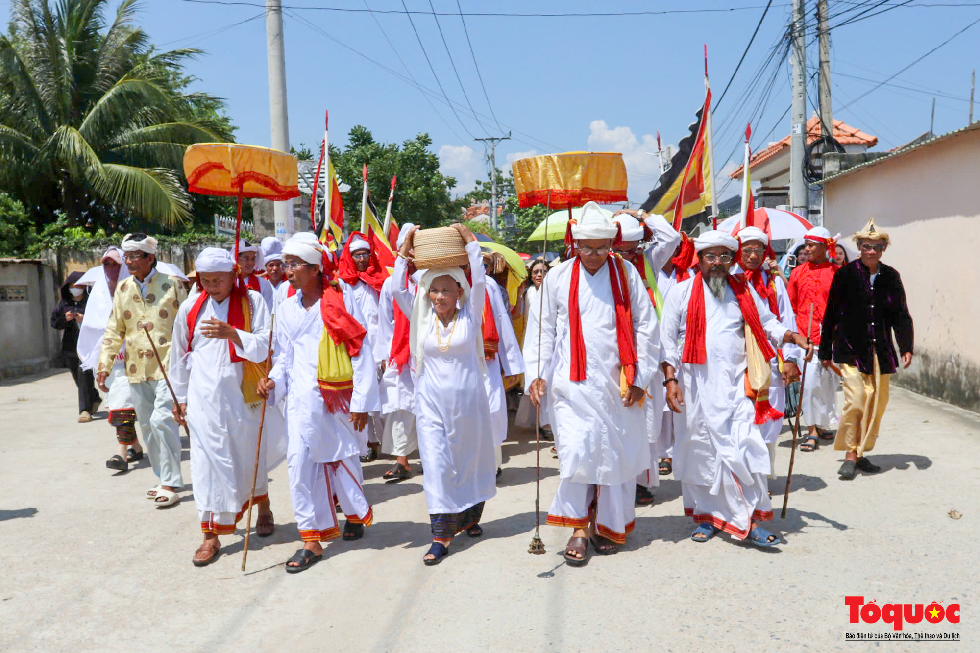 Rộn ràng lễ hội Katê của đồng bào dân tộc Chăm - Ảnh 7. Rộn ràng lễ hội Katê của đồng bào dân tộc Chăm - Ảnh 7.