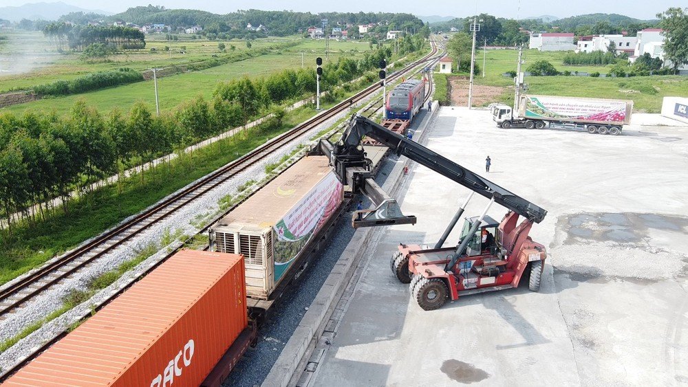 Sửa quy định kết nối đường sắt với sân bay, cảng biển- Ảnh 2. Sửa quy định kết nối đường sắt với sân bay, cảng biển- Ảnh 2.