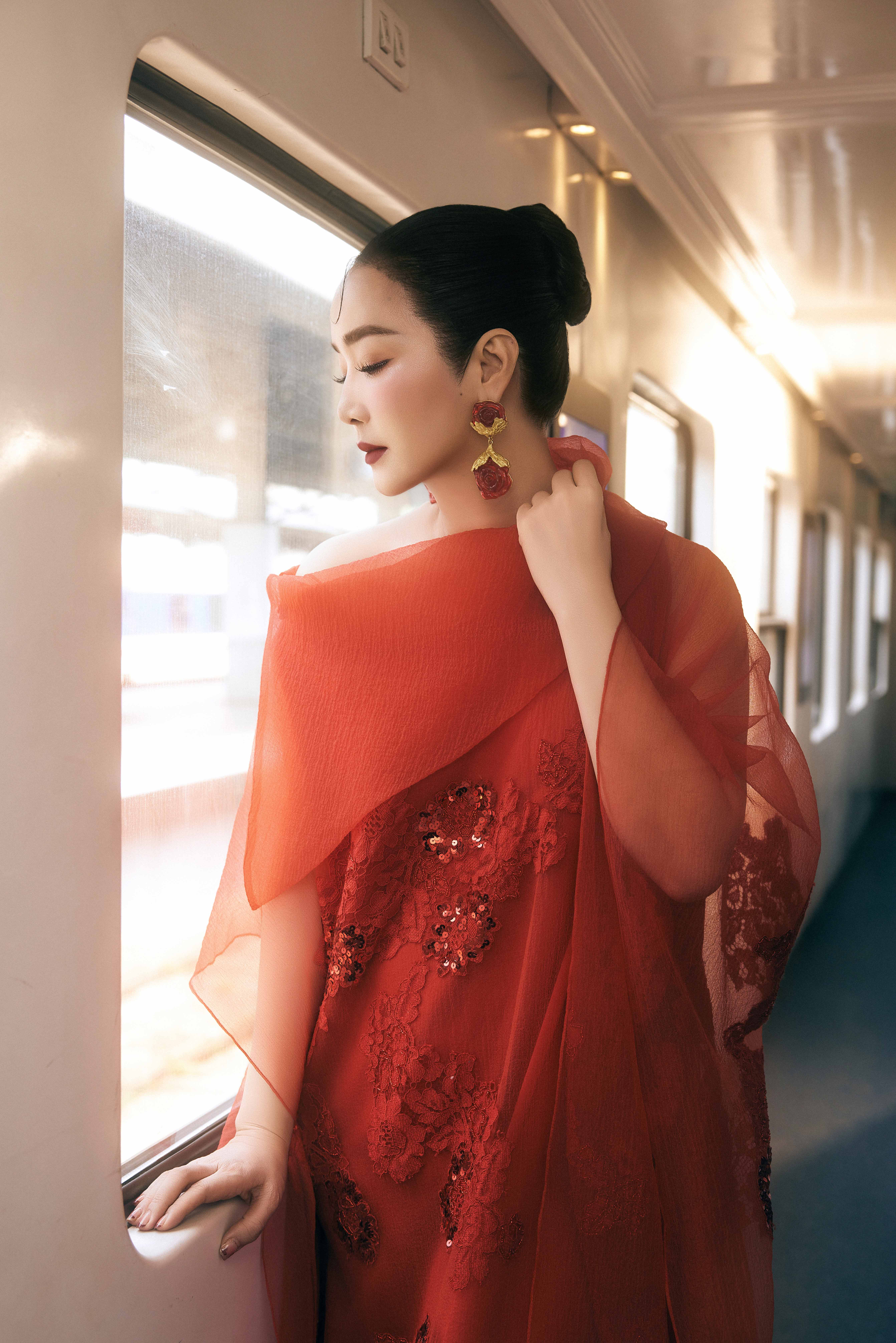 Hoa hậu Giáng My chuộng phong cách cổ điển- Ảnh 11. Hoa hậu Giáng My chuộng phong cách cổ điển- Ảnh 11.