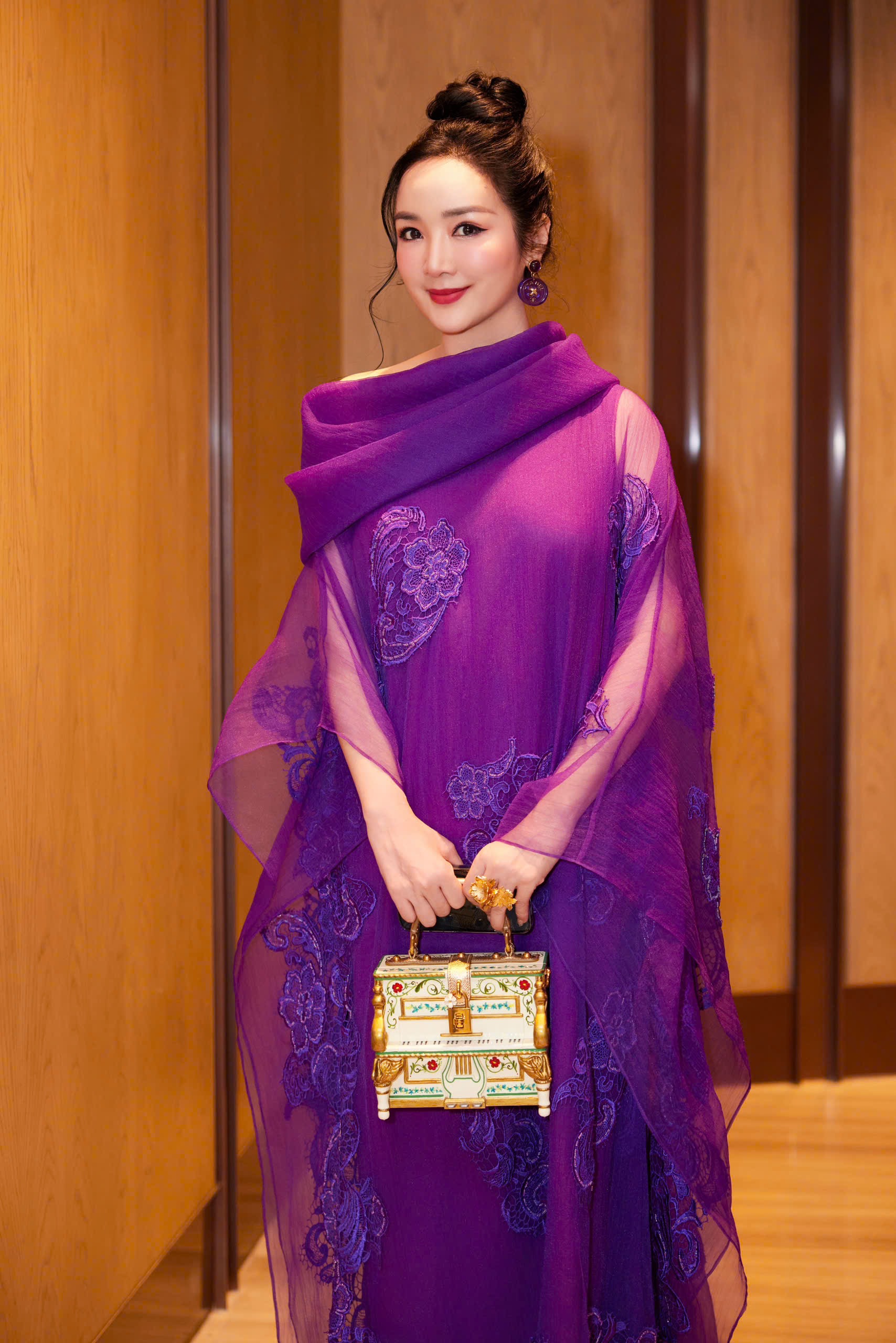 Hoa hậu Giáng My chuộng phong cách cổ điển- Ảnh 12. Hoa hậu Giáng My chuộng phong cách cổ điển- Ảnh 12.